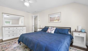 20 Bradley Ave, Branford, CT 06405