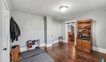 208 S 3rd St, Beresford, SD 57004