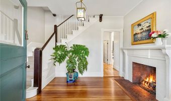 84 Rodman St, Narragansett, RI 02882