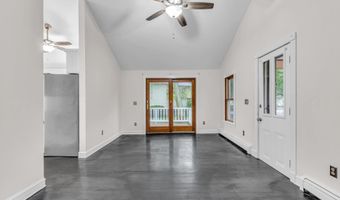 19 CENTER St, Barnegat, NJ 08005