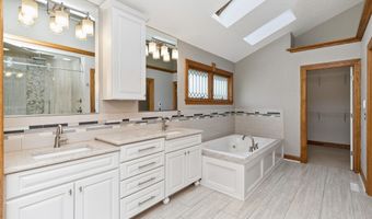 718 NE Brook Haven Dr, Ankeny, IA 50021