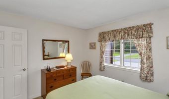 111 Cottonwood Ln, Agawam, MA 01001