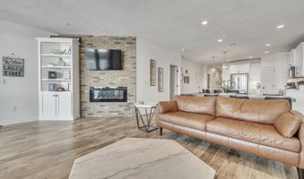 570 Linden Dr, Arnolds Park, IA 51331