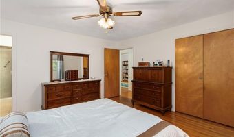 68 Birchwood Dr, Narragansett, RI 02882