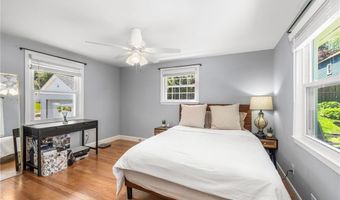 64 Dean St, Cranston, RI 02920