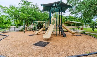 92 W 13TH St, Atlantic Beach, FL 32233
