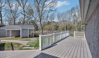 52 Clubhouse Dr, Bourne, MA 02532