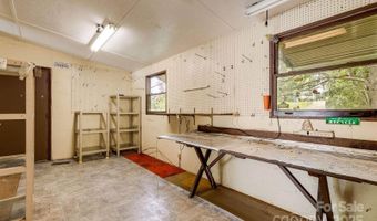 141 Macedonia Rd, Asheville, NC 28804