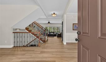 1388 Red Oak Plantation Dr, Ballwin, MO 63021