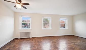 2040 N VERMONT St 105, Arlington, VA 22207