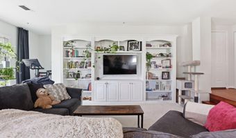277 S PICKETT St 302, Alexandria, VA 22304