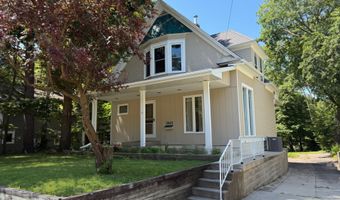 3023 Woodland St, Ames, IA 50014