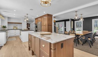 14 Bunker Hill Dr, Middletown, NJ 07748