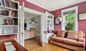 27 Cranston Ave, Newport, RI 02840