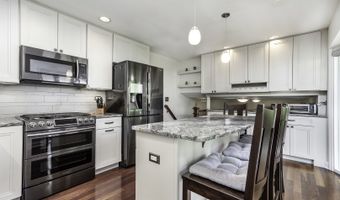 1631 S Surrey Ridge Dr, Arlington Heights, IL 60005