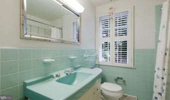 1810 HEMLOCK Cir, Abington, PA 19001