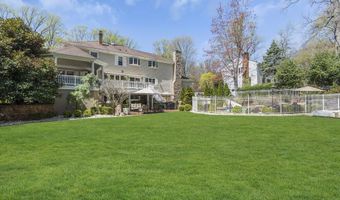 14 Bunker Hill Dr, Middletown, NJ 07748
