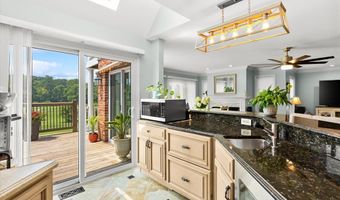 18 Woodland Hills Ct, Alton, IL 62002