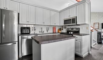50 Meadow Ln, Albany, NY 12208