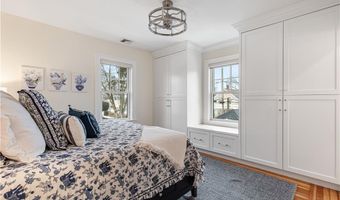 21 Bedlow Ave, Newport, RI 02840