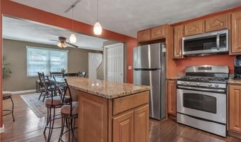 27 Fairway Dr, North Kingstown, RI 02852