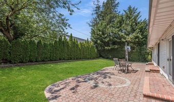 83 The Dell, Albertson, NY 11507