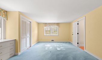 79 Bayberry Ln, Barnstable, MA 02630