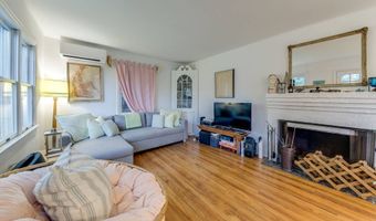 17 Beach Ave, Amagansett, NY 11930