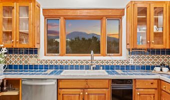 206 Hondo Seco Rd, Arroyo Seco, NM 87514
