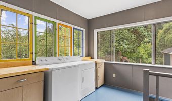 504 ABERNETHY Rd, Oregon City, OR 97045