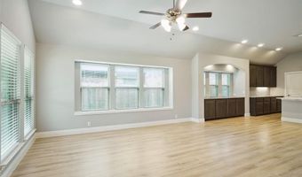 104 Gateway Dr, Alvarado, TX 76009