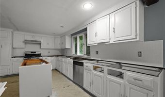 403 Commonwealth Ave, Warwick, RI 02886