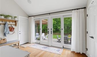 1 Blacksmith Rd, Lincoln, RI 02865