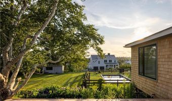 16 Sachuest Dr, Middletown, RI 02842