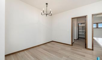 2413 E Tinley St, Brandon, SD 57005