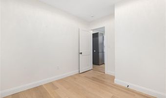 28 Young St 2, Newport, RI 02840