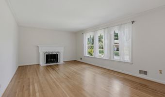 7607 MARYKNOLL Ave, Bethesda, MD 20817
