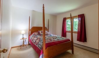 29 Roundy Brook Rd, Burke, VT 05871