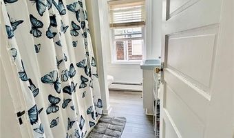 18 Bedlow Ave, Newport, RI 02840