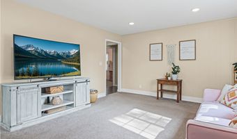 983 Roseland Rd, Alliance, OH 44601