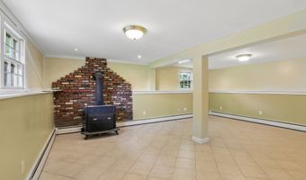 6 Sky Edge Ln, Bethel, CT 06801