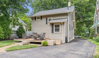 1052 Parkside Dr, Alliance, OH 44601