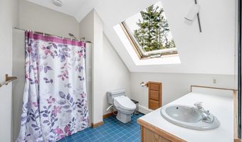 8 Horseshoe Dr, Acton, MA 01720