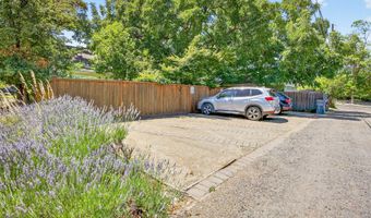 237 B St, Ashland, OR 97520