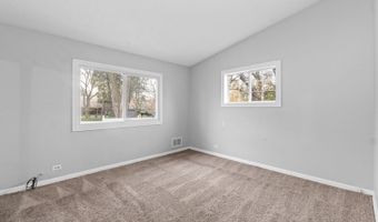 19 W682 Army Trail Blvd, Addison, IL 60101