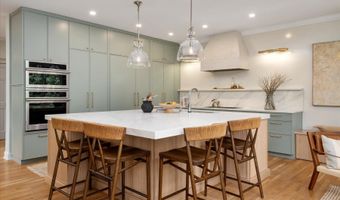 8 SHILEY St, Annapolis, MD 21401