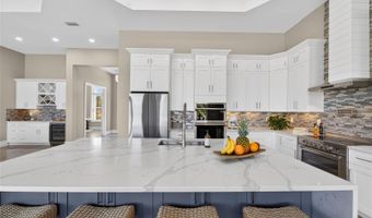638 MANNS HARBOR Dr, Apollo Beach, FL 33572