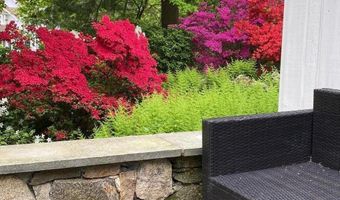 150 N Old Stone Bridge Rd, Cos Cob, CT 06807