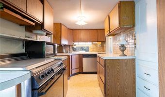 142 Honeyman Ave, Middletown, RI 02842