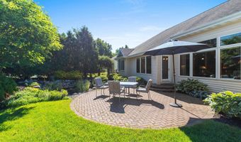 1900 E ORCHARD BLOSSOM Dr, Appleton, WI 54915